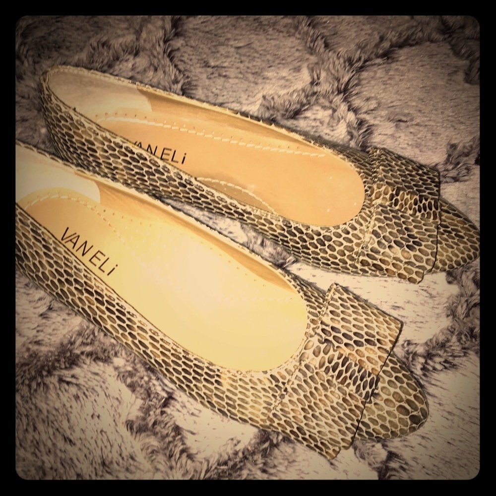 NEW Vaneli Flats  ❤️